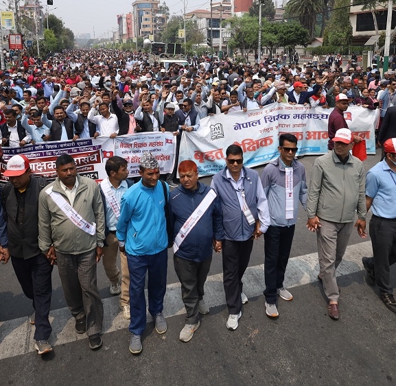 १० दिनदेखि सडकमा ‘गुरु’हरू