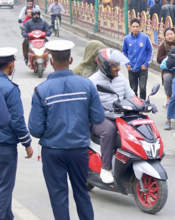 २४ घण्टामा दुई हजार ९ सय तीन जना ट्राफिक कारबाहीमा