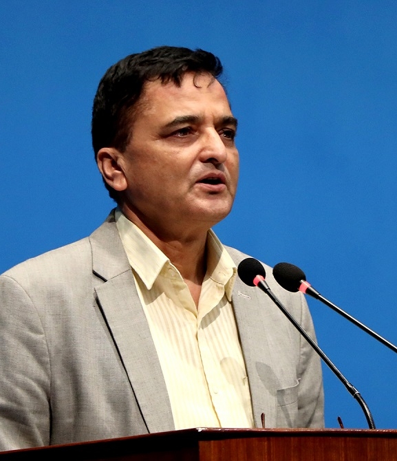 निजामती विधेयकमा भट्टराईको प्रस्ताव : कर्मचारीको अवकाश उमेर ६२ र ६५ वर्ष तोकौँ