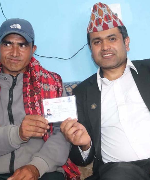 बुबाआमाको टुङ्गो नभएका इन्द्रबहादुरलाई नागरिकता