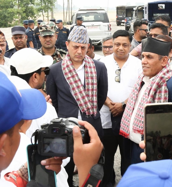 सभामुख र राष्ट्रियसभा अध्यक्षद्वारा दोधारा चाँदनीमा प्रस्तावित सुक्खा बन्दरगाह क्षेत्रको अवलोकन