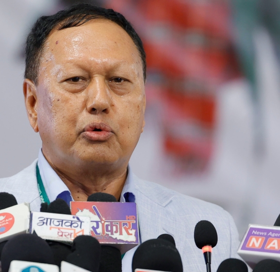 ५५ वर्षमा राजनीति छाड्ने घोषणा कार्यान्वयन गर्न गगन थापालाई मोहन बस्नेतको चुनौती