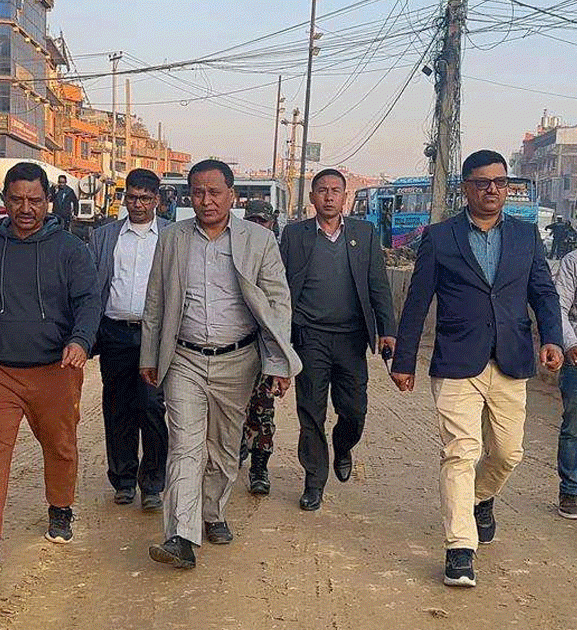 सूर्यविनायक-धुलिखेल सडक निर्माण कामलाई तीव्रता दिन मन्त्री घिसिङको आग्रह