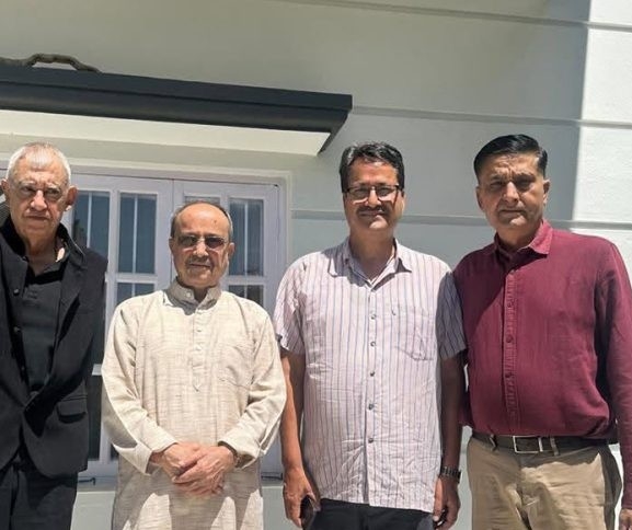 कांग्रेस नेता पूर्णबहादुर खड्का र शशांक कोइरालाबीच भेटवार्ता