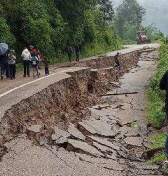 भोजपुरमा सडक भासियो
