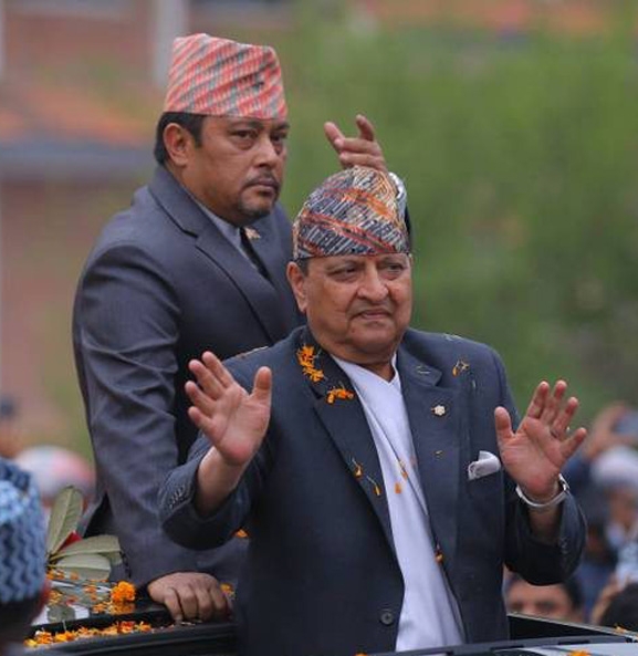 उद्दण्ड राजावादी, प्रश्न ज्ञानेन्द्रमाथि