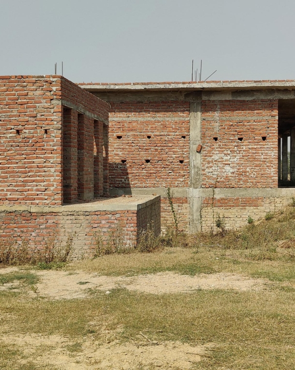 ३६ लाख लागतमा निर्माण भएको विद्यालय भवन २ वर्षदेखि प्रयोगविहीन