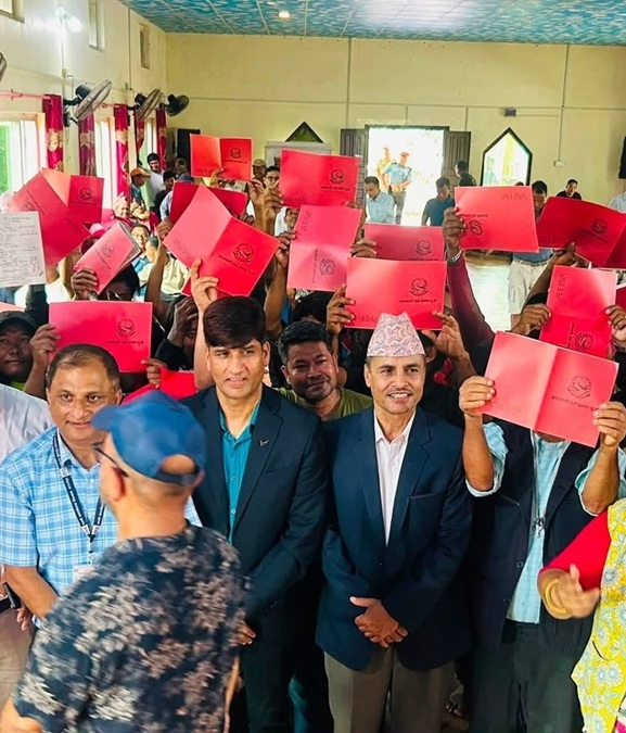 चितवनको इच्छाकामनामा लालपुर्जा वितरण, ३४ परिवार बने जग्गाधनी