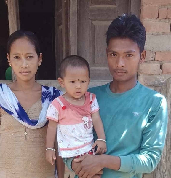 'समुदायमा बुबा कक्षा’ले सरोजलाई बनायो जिम्मेवार बुबा