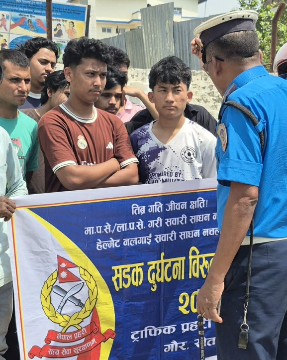 ​सडक सुरक्षाप्रति कडाइः कागजात नभएका टेम्पो र अटो रिक्सा ट्राफिकको नियन्त्रणमा
