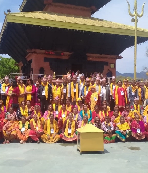 महालक्ष्मी नगरपालिका–९ का ज्येष्ठ नागरिकलाई तीर्थाटन