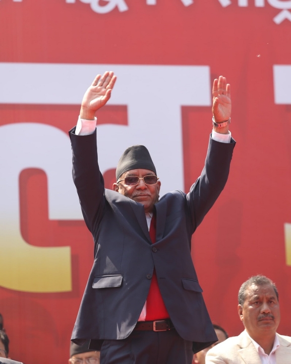 राजावादीहरूले चरित्र देखाए : प्रचण्ड