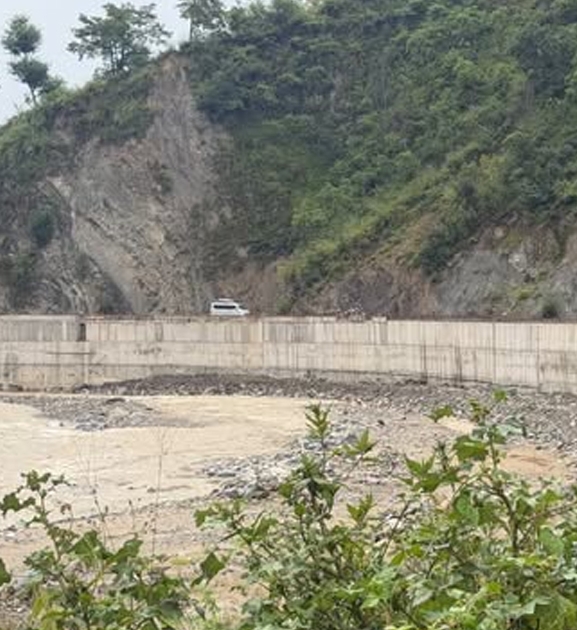 बिपी राजमार्गको ट्रयाकको काम केही दिन स्थगित गरिने