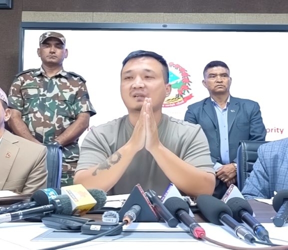 सुरुङको माथिबाट खन्ने तयारी हुँदै, आशा अझै कायमै : गृहमन्त्री गुरुङ