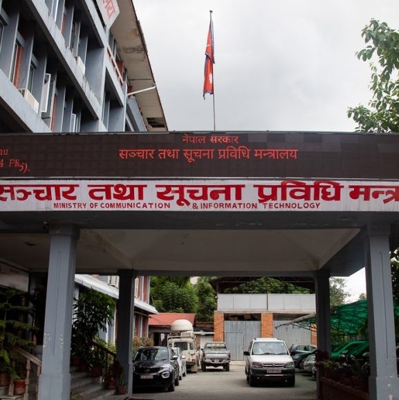 नागरिकमाथि अनावश्यक निगरानी गर्न खोज्दै सरकार