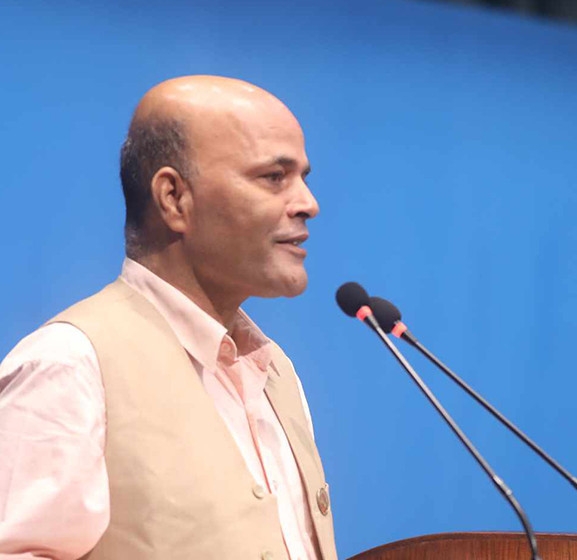 सरकार नाङ्गै तर भन्न कोही तयार छैन : सांसद सिंह
