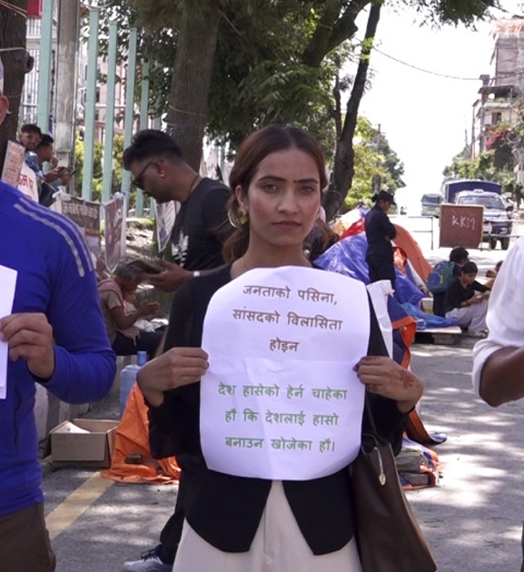 सांसदका स्वकीय सचिव थप्ने तयारीको विरोधमा माइतीघरमा प्रदर्शन