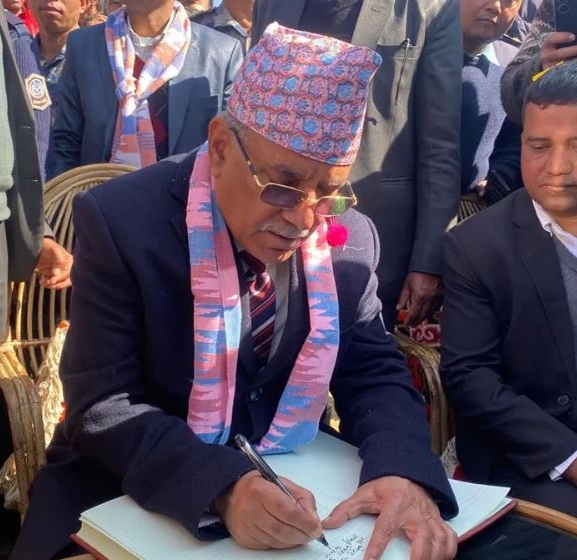 प्रचण्डद्वारा चोत्लुङ पार्क अवलोकन