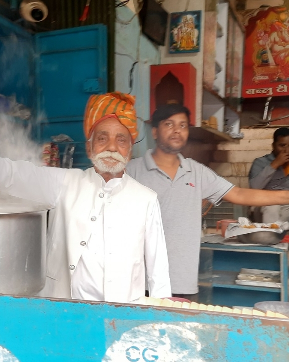 ‘बब्लु टी स्टाल’–जस्को चियाको चुस्की लिन मरिहत्ते गर्छन् पारखीहरु !