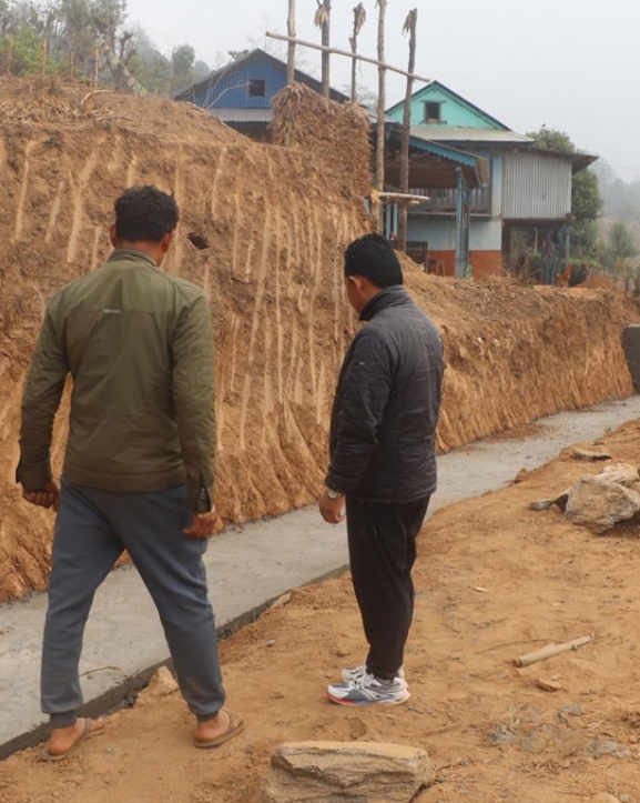 ओख्रेको सहिद गेट-हुर्वु भञ्ज्याङ सडक स्तरोन्नति