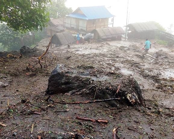 ताप्लेजुङमा बाढी पहिरोबाट ८१ परिवार विस्थापित