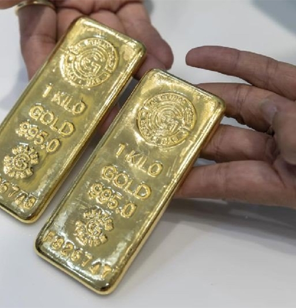 सुनसहित दुई भारतीय नागरिक पक्राउ
