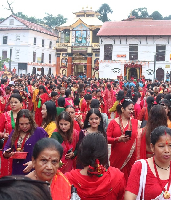 हरितालिका तिज : पशुपतिमा बिहानैदेखि भक्तजनको घुइँचो