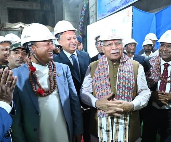 भारतीय ऊर्जामन्त्रीद्वारा अरुण- ३ जलविद्युत् परियोजनाको अवलोकन