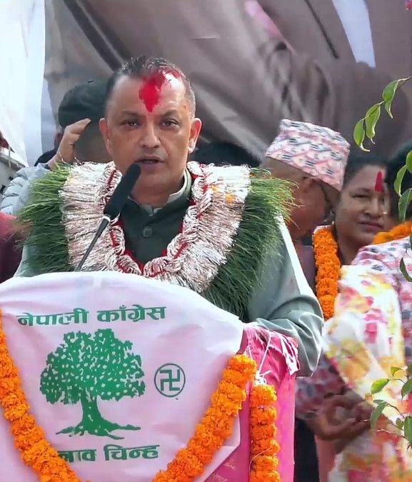 ओली र बालेन दुवै अतिवादी : गगन थापा