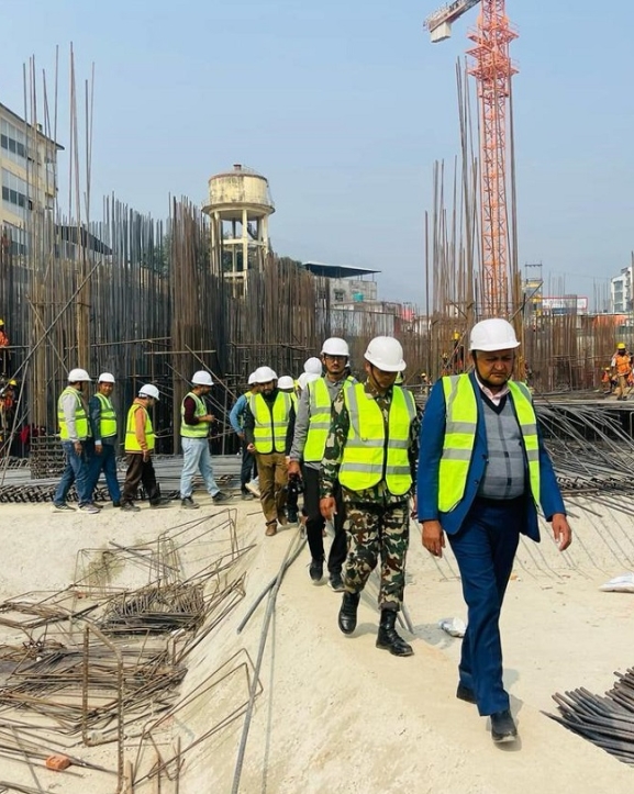मुख्यमन्त्री आचार्यद्वारा निर्माणाधीन अस्पतालको भवन अनुगमन