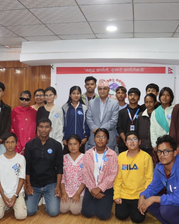 बालबालिकालाई कर्णालीका मुख्यमन्त्रीको सुझाव- विद्यालय नगएका बालबालिकाको हितमा पनि बोल्नुहोला
