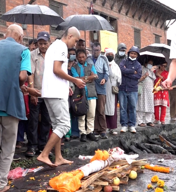 कुशको शव बनाएर अन्तिम संस्कार