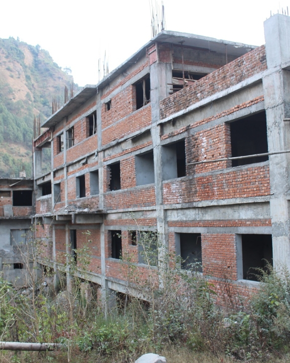 आठ वर्षमा पनि बनेन् बेनी अस्पतालको भवन