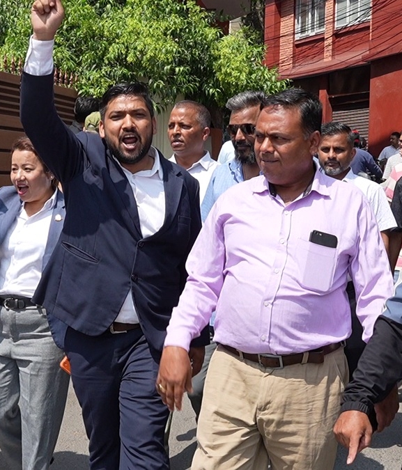 साउदी सीप सिन्डिकेटविरुद्ध व्यवसायी आन्दोलित