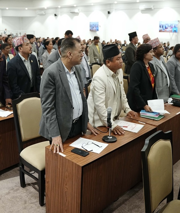 संसद्‍मा बालेनको खोजी : विपक्षीको अवरोधपछि बैठक स्थगित, हर्कको बहिष्कार