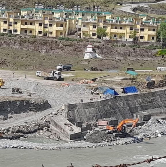 नेपाली भूमिमा भारतले बनायो तटबन्ध