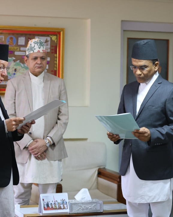 नवनियुक्त गभर्नर पौडेलले लिए शपथ