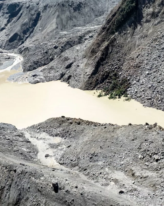 चीन–नेपाल सीमा नजिक बनेको हिमतालको जोखिम घट्यो