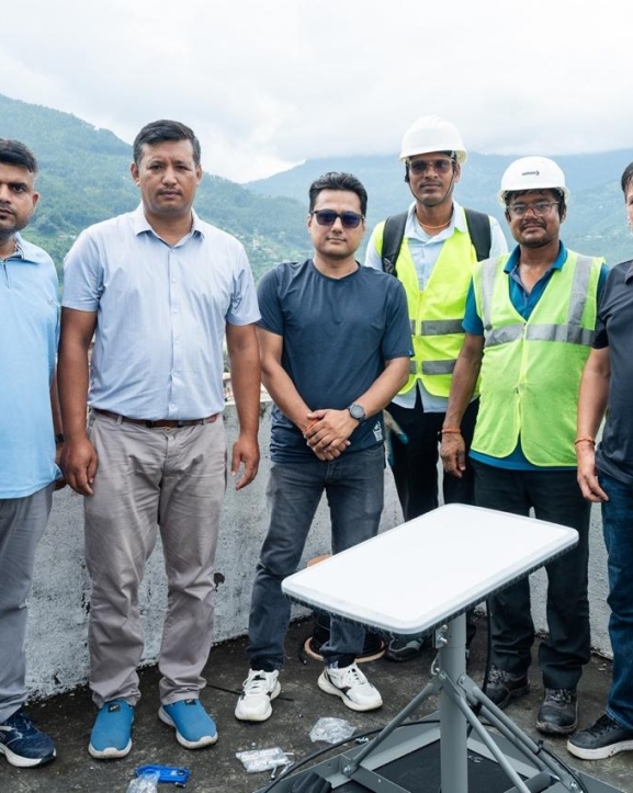 एनसेलले बाढी प्रभावित क्षेत्रमा स्याटलाइट प्रविधिमार्फत सञ्चार सेवा उपलब्ध गराउँदै