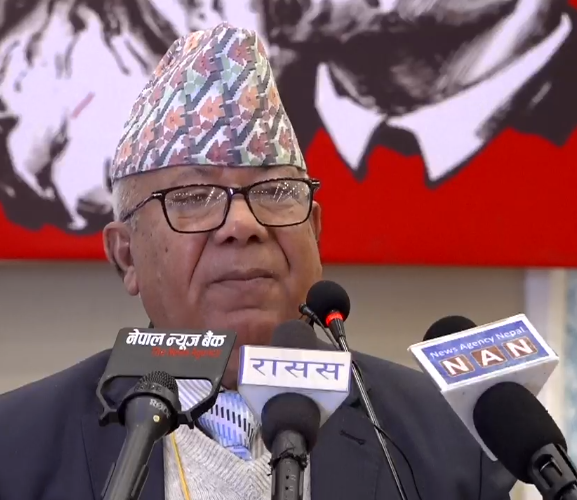 सत्तामा बसेर ओलीले आफ्नो स्वार्थ पूरा गरिरहेका छन् : माधव नेपाल