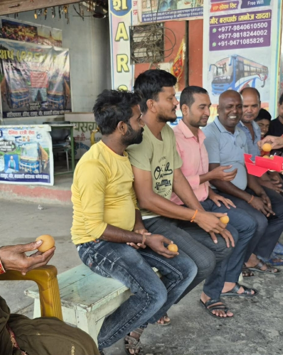भारतको पश्चिम बंगालमा भाजपाको उदय : रौतहटको गौरमा खुसीयाली र मिठाइ वितरण