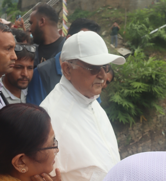 एमाले अध्यक्ष ओली बाढी प्रभावित क्षेत्रमा