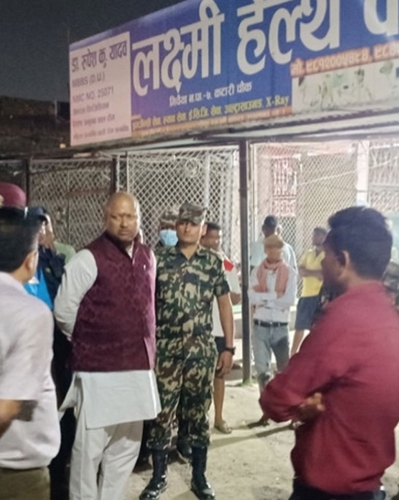 मुख्यमन्त्री सिंहद्वारा मिर्चैयाका अस्पताल अनुगमन, २ जना पक्राउ