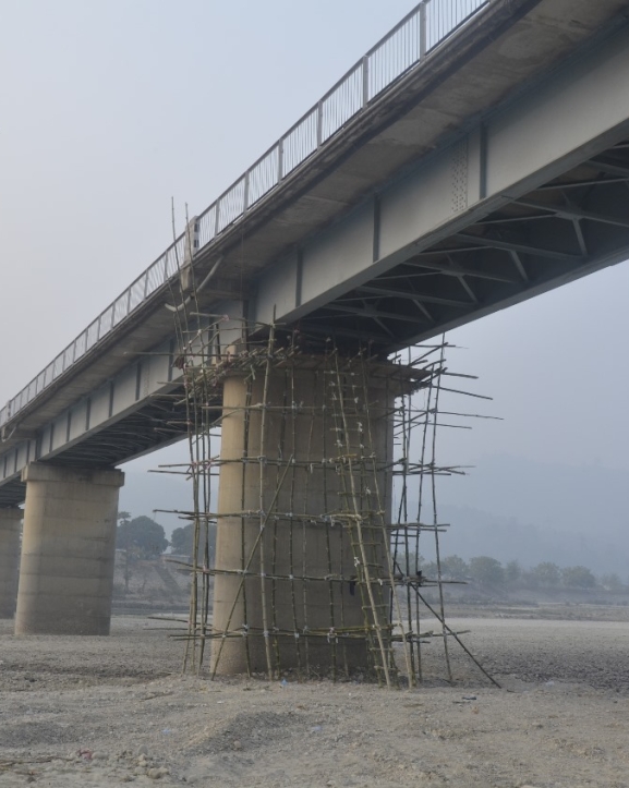 वाग्मती पुलको बिम चर्किएपछि मर्मत थालियो