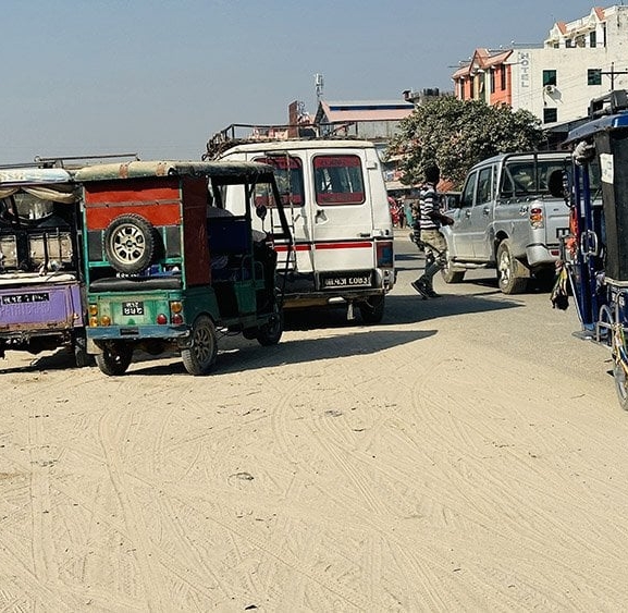 लहानमा अटो रिक्साको सङ्ख्या वृद्धि हुन थालेपछि ट्राफिक व्यवस्थापनमा समस्या