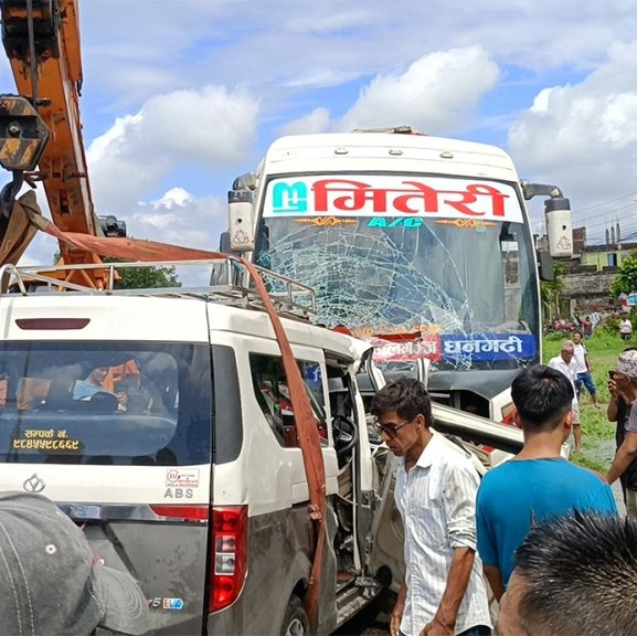 चितवन दुर्घटना : ७ जनाको मृत्यु, २४ घाइते  (सूचीसहित)