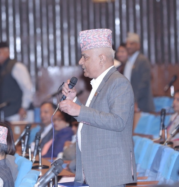 रास्वपाका सांसदहरूले निलो स्कार्फ लगाएर नाराबाजी गरेपछि कांग्रेसको नियमापत्ति, बैठक आधा घण्टाका लागि स्थगित