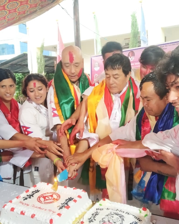 गुरु पूर्णिमामा क्योकुशिनकाई कराते डोजो नखिपोटमा गुरु सम्मान कार्यक्रम