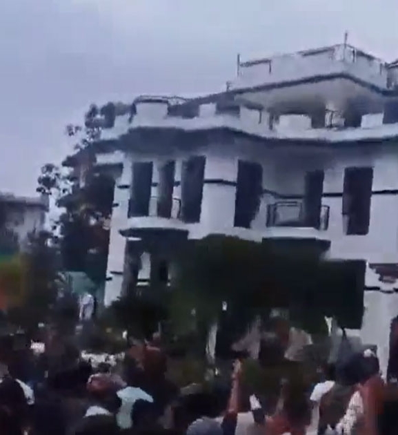 कांग्रेस सभापति देउवाको निवासमा तोडफोड
