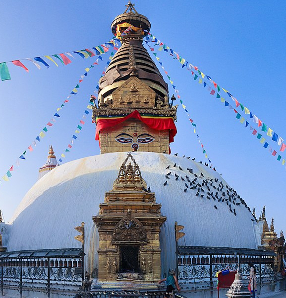म्यान्माका राजदूतद्वारा स्वयम्भूको दर्शन